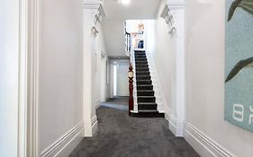 Generous Victorian Terrace In Cbd - Parking & Wifi