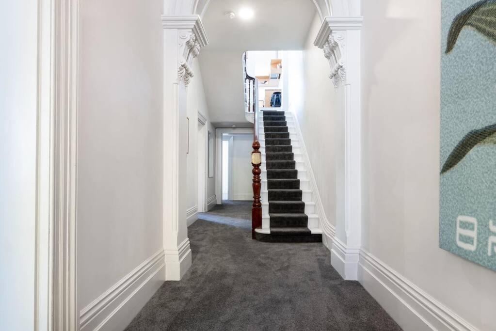 Generous Victorian Terrace In Cbd - Parking & Wifi Apartment Launceston Exterior photo